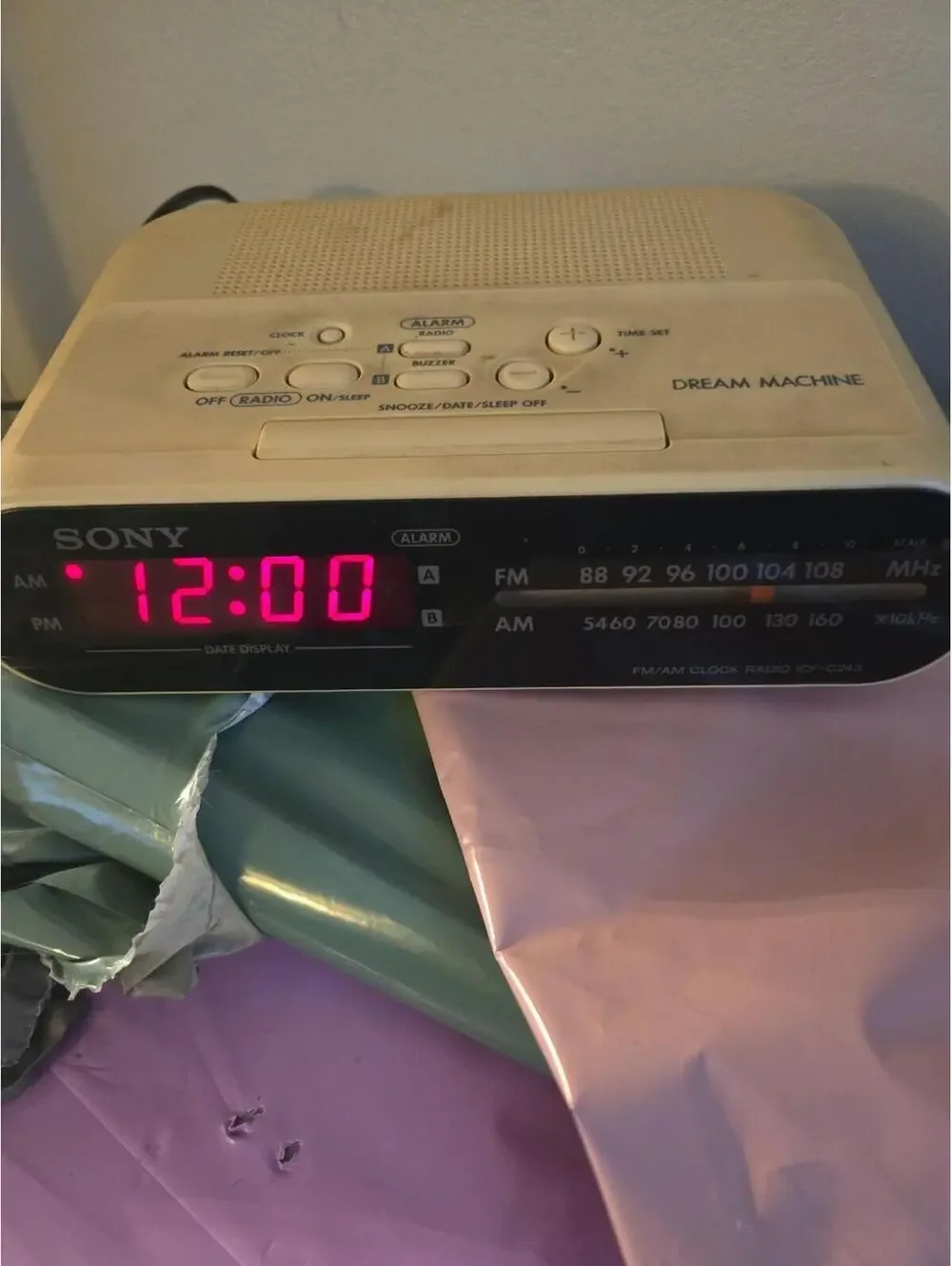 Sony Dream Machine ICF-C243 FM/AM Clock Radio Vintage White